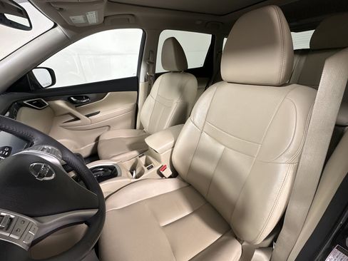 Used 2016 Nissan Rogue SL w/ SL Premium Package image 9