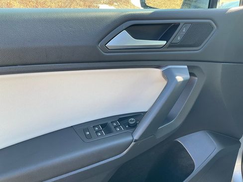 Used 2019 Volkswagen Tiguan SE w/ Panoramic Sunroof Package image 22