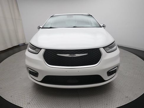 Used 2022 Chrysler Pacifica Limited FWD image 11