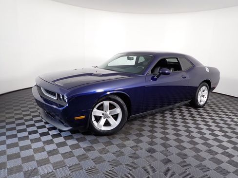 Used 2013 Dodge Challenger SXT Plus image 10