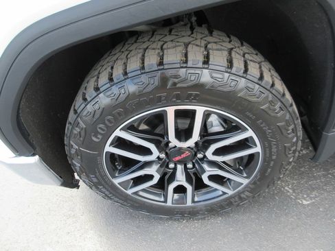 Used 2021 GMC Sierra 1500 SLE AWD/4WD image 16