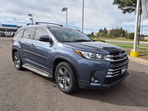 Used 2018 Toyota Highlander Limited Platinum AWD/4WD image 3