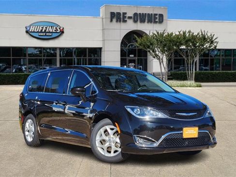 Certified 2018 Chrysler Pacifica Touring Plus w/ Tire & Wheel Group image 1