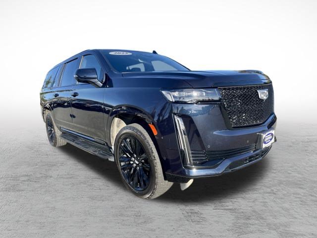 Used 2023 Cadillac Escalade ESV Sport AWD/4WD image 3