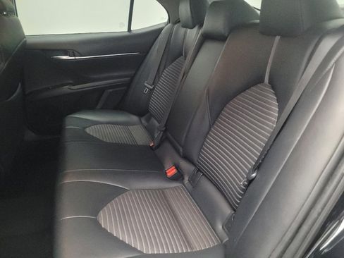 Used 2019 Toyota Camry SE image 18