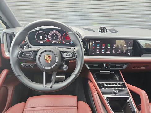Certified 2025 Porsche Cayenne Coupe AWD/4WD image 8