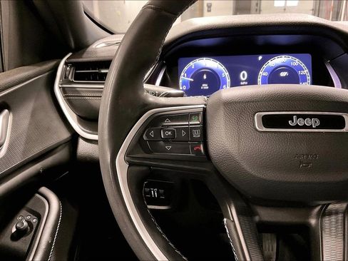 Used 2023 Jeep Grand Cherokee Altitude AWD/4WD image 11