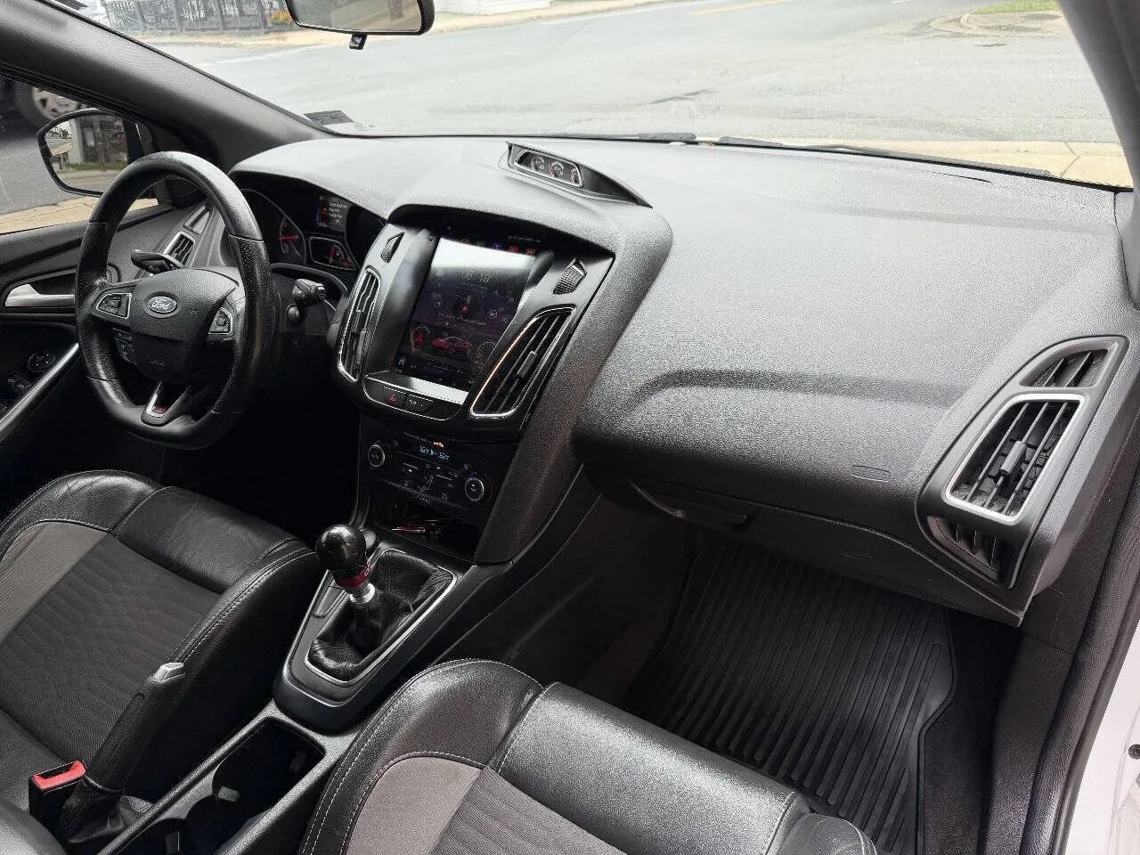Used 2018 Ford Focus ST w/ Equipment Group 401A FWD image 19