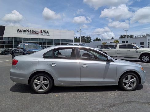 Used 2011 Volkswagen Jetta TDI FWD image 4