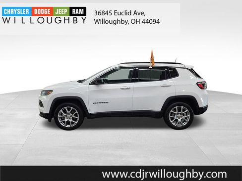 Certified 2022 Jeep Compass Latitude w/ Sun and Sound Group AWD/4WD image 5
