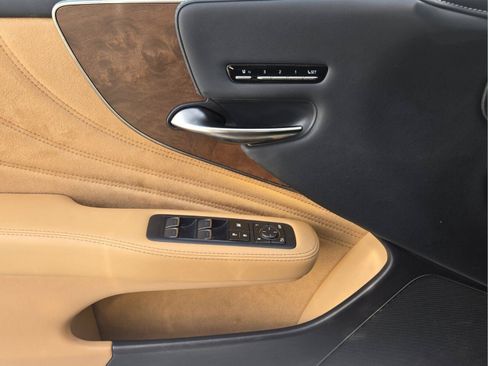 Certified 2023 Lexus LS 500 w/ Accessory Package (Z2) RWD image 25