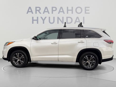 Used 2016 Toyota Highlander XLE AWD/4WD image 2