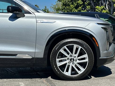 Used 2026 Cadillac Vistiq Luxury image 35