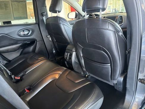 Used 2019 Jeep Cherokee Latitude Plus image 12