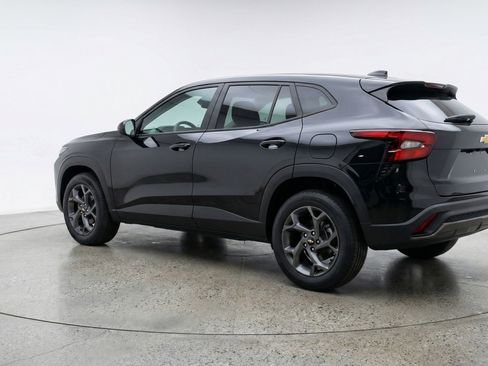 Used 2025 Chevrolet Trax LT w/ LT Convenience Package image 6