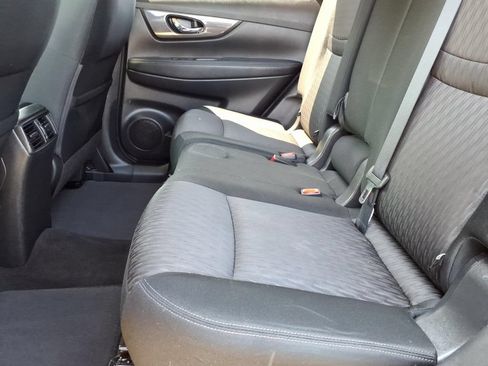 Used 2017 Nissan Rogue SV w/ SV Premium Package AWD/4WD image 16