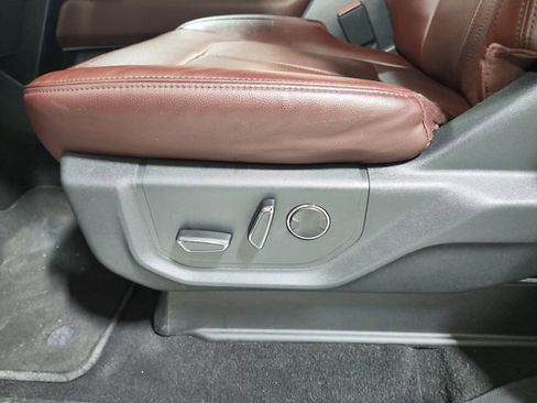 Used 2024 Ford Expedition Limited image 15