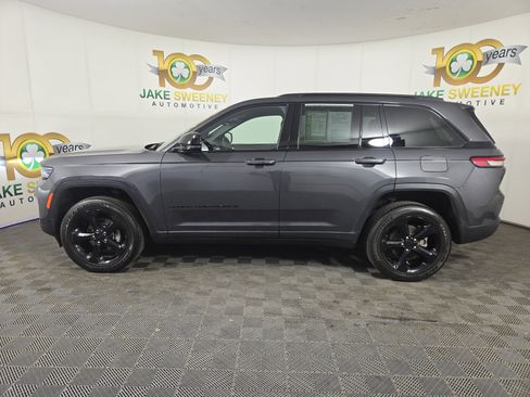 Used 2023 Jeep Grand Cherokee Altitude AWD/4WD image 4