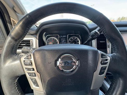 Used 2017 Nissan Titan SV image 13