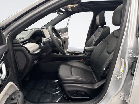 Used 2024 Jeep Compass Limited w/ Sun and Sound Group image 11