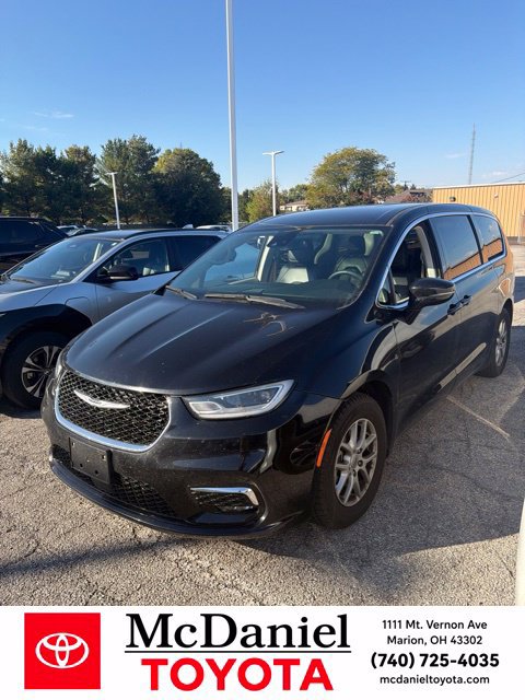 Used 2024 Chrysler Pacifica Touring-L FWD image 1