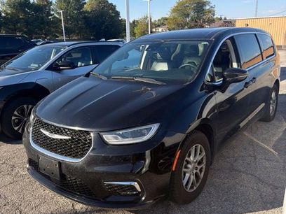 Used 2024 Chrysler Pacifica Touring-L
