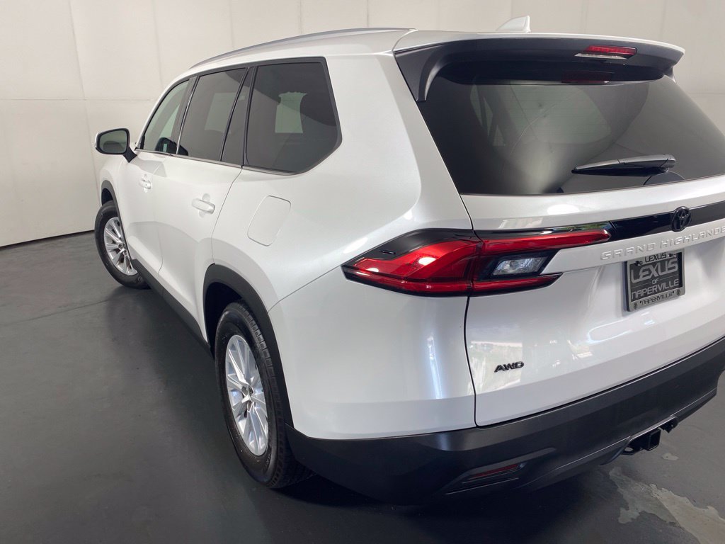 Used 2024 Toyota Grand Highlander AWD image 10