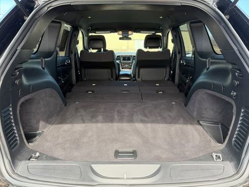 Used 2020 Jeep Grand Cherokee Laredo AWD/4WD image 40