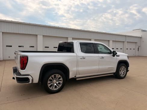 Used 2023 GMC Sierra 1500 Denali w/ Technology Package AWD/4WD image 2