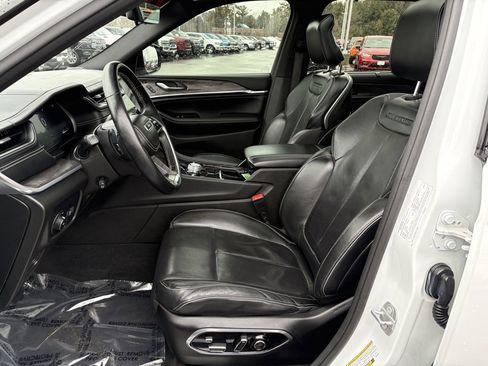 Used 2021 Jeep Grand Cherokee L Overland w/ Luxury Tech Group IV image 12