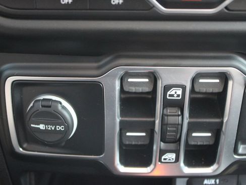 Used 2021 Jeep Wrangler Unlimited Sahara w/ LED Lighting Group AWD/4WD image 44