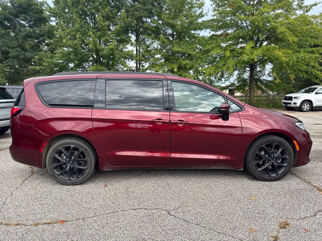 Used 2023 Chrysler Pacifica Touring-L w/ S Appearance Package FWD image 4