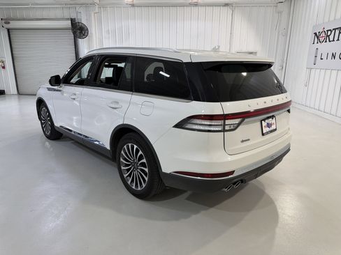 Used 2023 Lincoln Aviator 2WD w/ Premium Package image 3