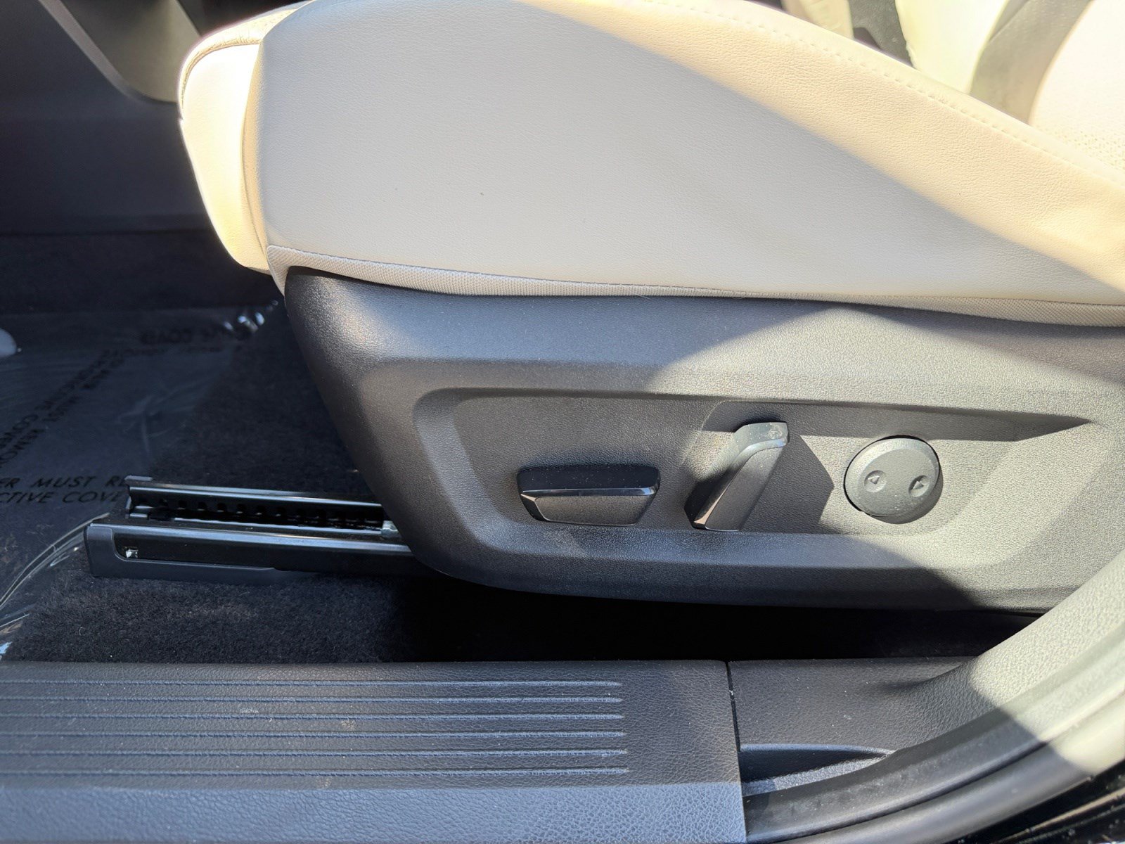 Used 2025 Nissan Rogue SV w/ SV Premium Package FWD image 14