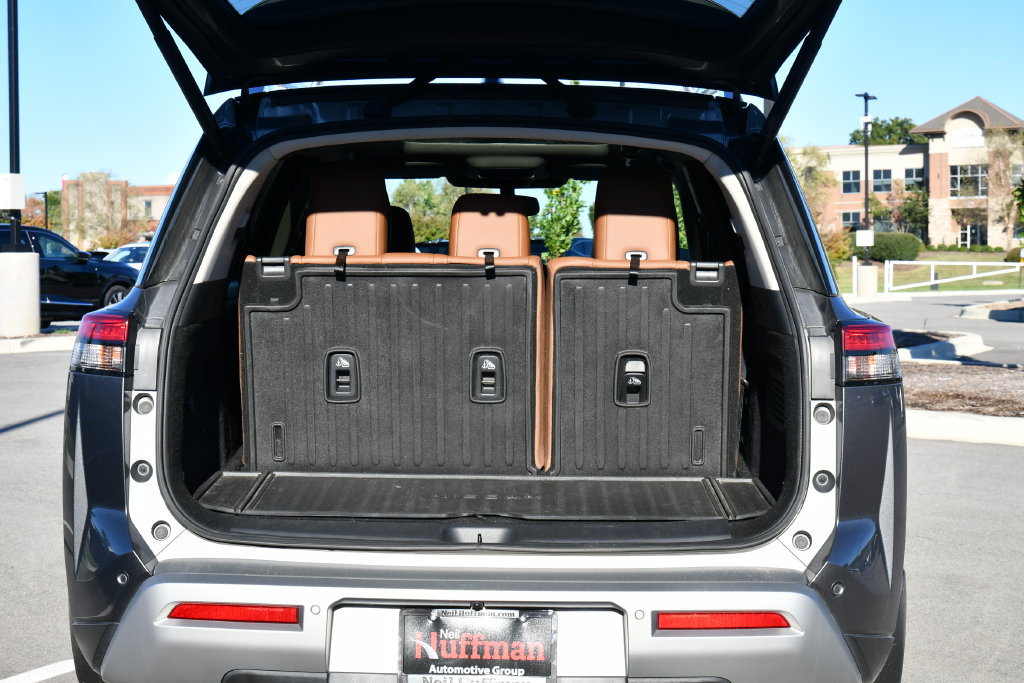 Used 2022 Nissan Pathfinder Platinum w/ Cargo Package AWD/4WD image 39