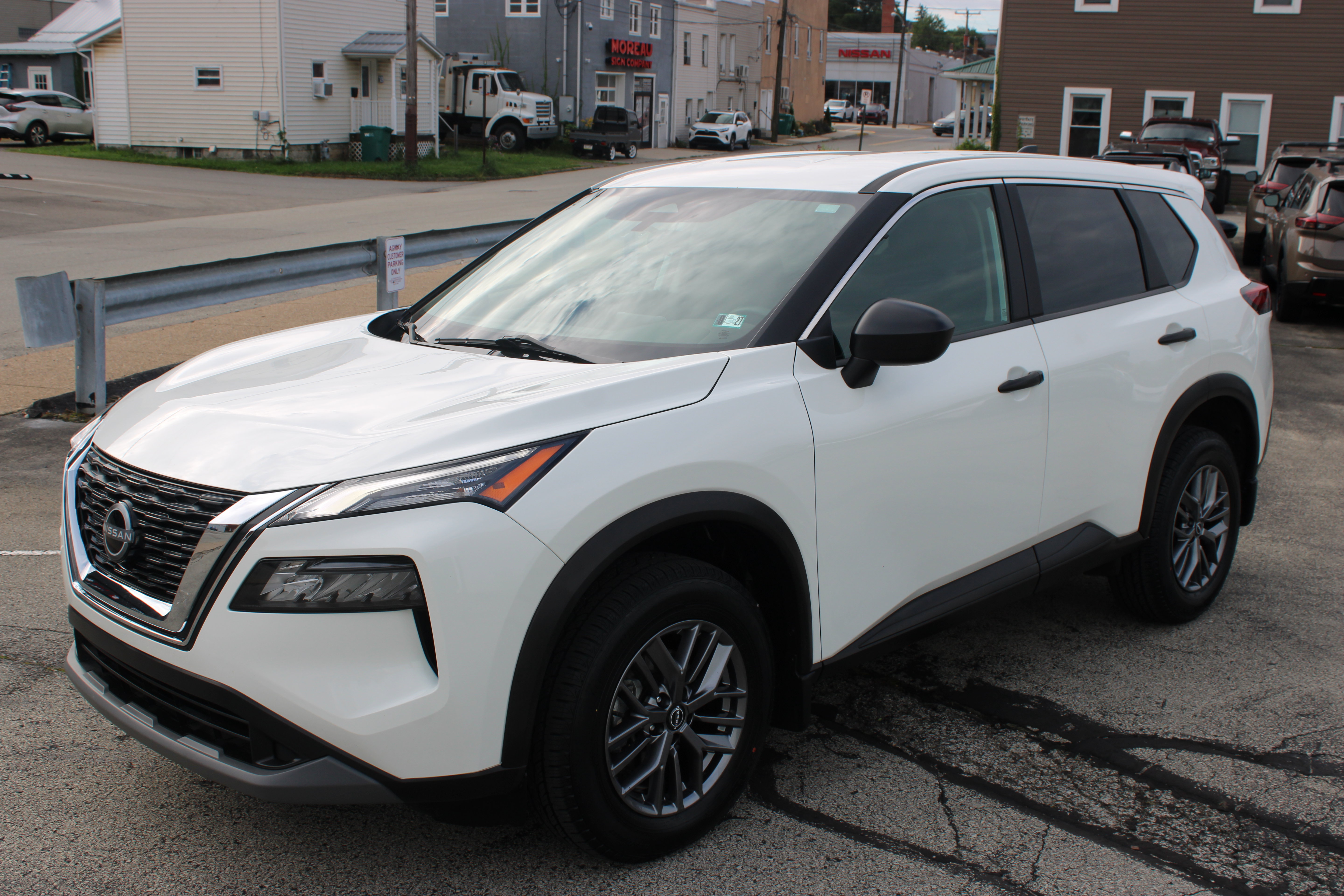 Certified 2023 Nissan Rogue S AWD/4WD image 1