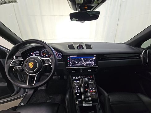 Used 2023 Porsche Cayenne AWD/4WD image 10