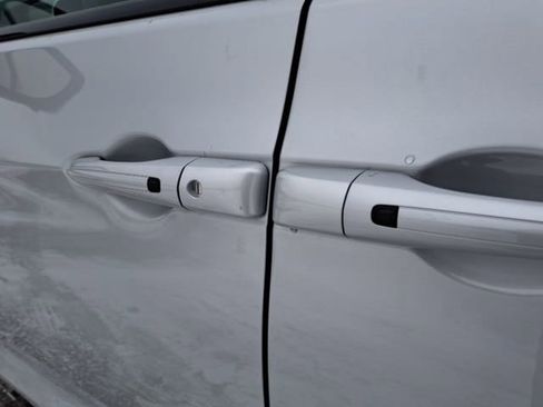 New 2026 Chrysler Pacifica Select image 13