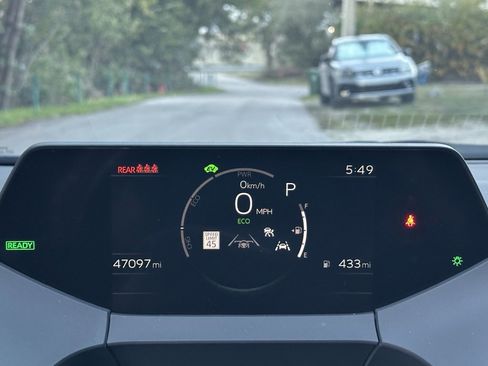 Used 2023 Toyota Prius LE image 5