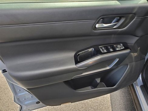 Used 2022 Nissan Pathfinder SL w/ SL Premium Package image 18