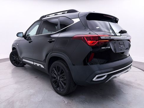 Used 2022 Kia Seltos Nightfall Edition image 2