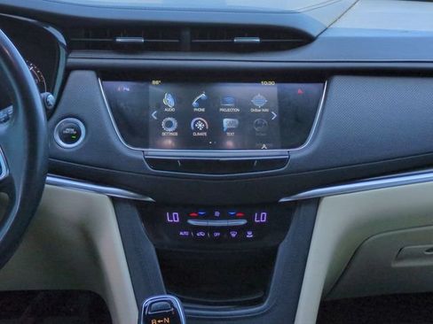 Used 2018 Cadillac XT5 FWD image 18