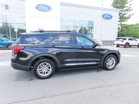 Used 2025 Ford Explorer Active AWD/4WD image 4