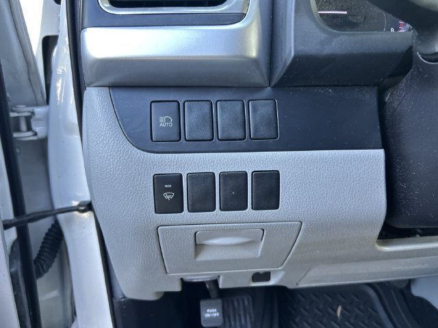Used 2019 Toyota Highlander LE FWD image 19