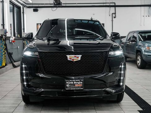 Used 2024 Cadillac Escalade Sport image 2