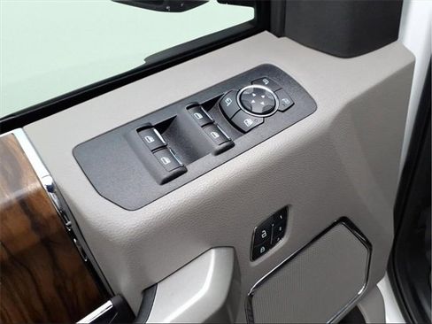 Used 2020 Ford F150 Lariat image 27