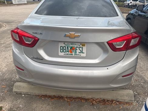 Used 2017 Chevrolet Cruze LS FWD image 3