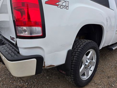 Used 2014 GMC Sierra 2500 Denali w/ Suspension Package, Off-Road image 16