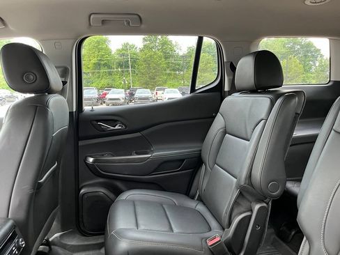 Used 2023 GMC Acadia SLT w/ Preferred Package FWD image 17