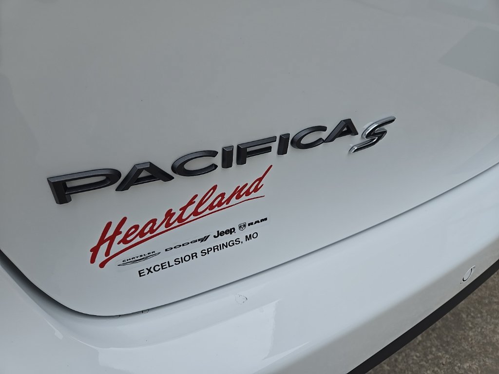 New 2026 Chrysler Pacifica Select w/ S Appearance Package FWD image 21
